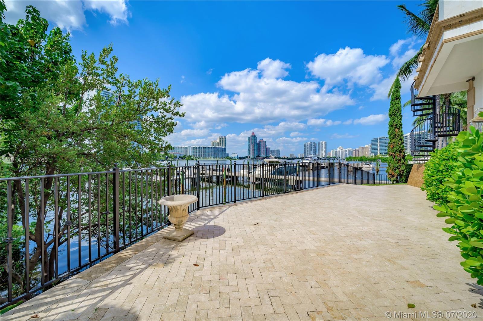 ISLAND ESTATES - Residential