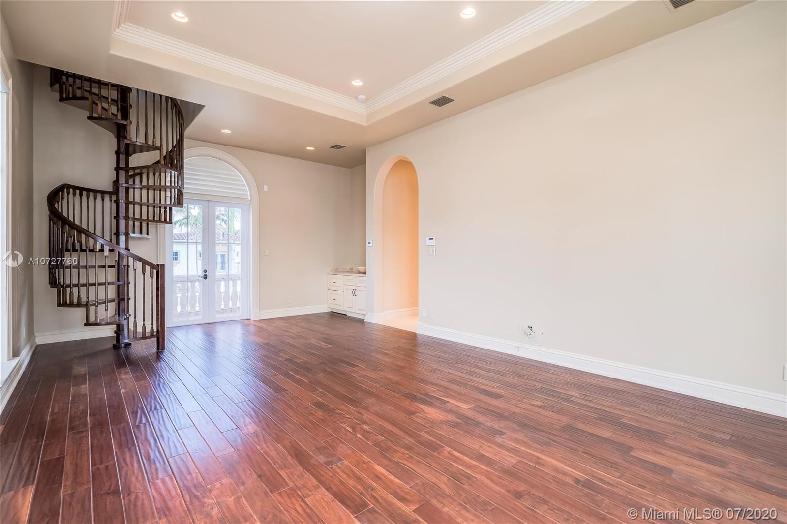 ISLAND ESTATES - Residential