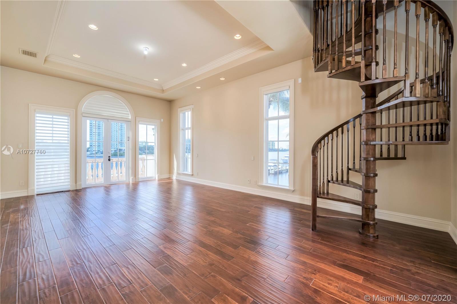 ISLAND ESTATES - Residential