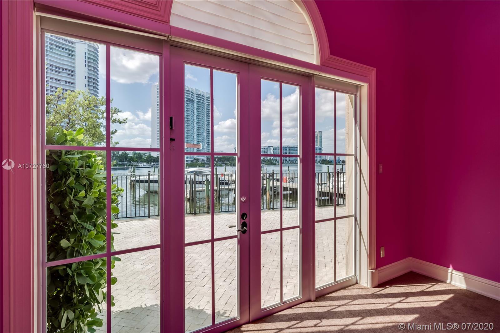 ISLAND ESTATES - Residential