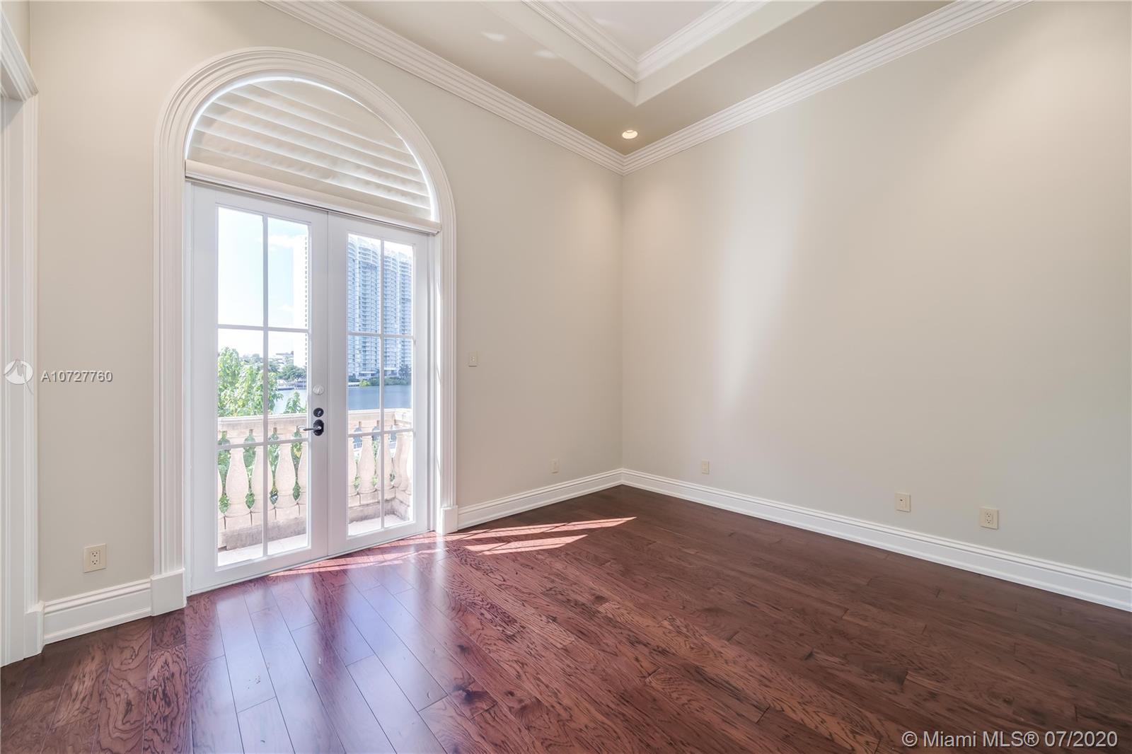 ISLAND ESTATES - Residential