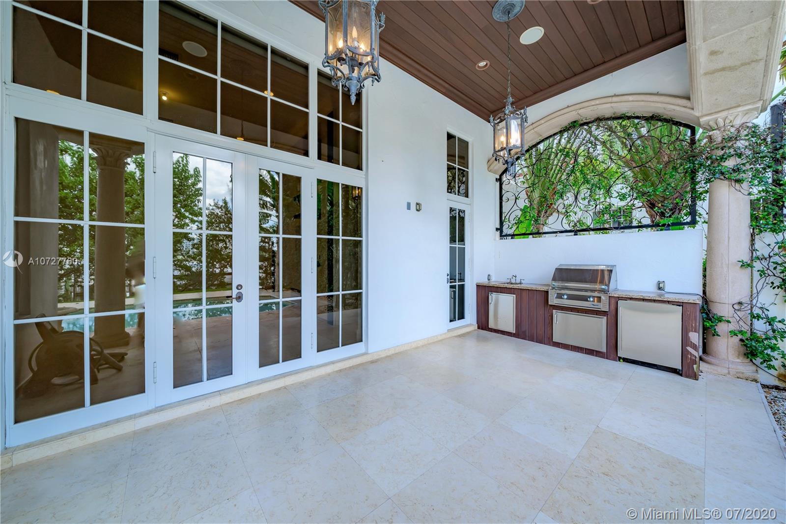 ISLAND ESTATES - Residential