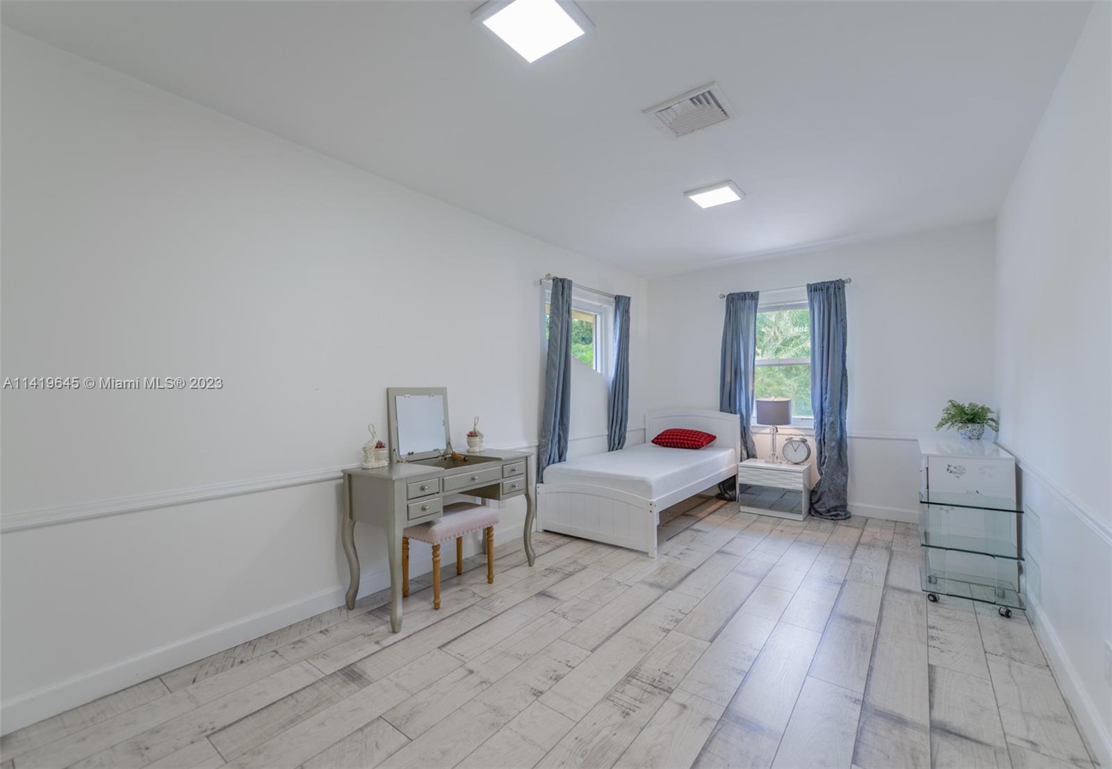 GOLDEN BEACH SEC E - Residential