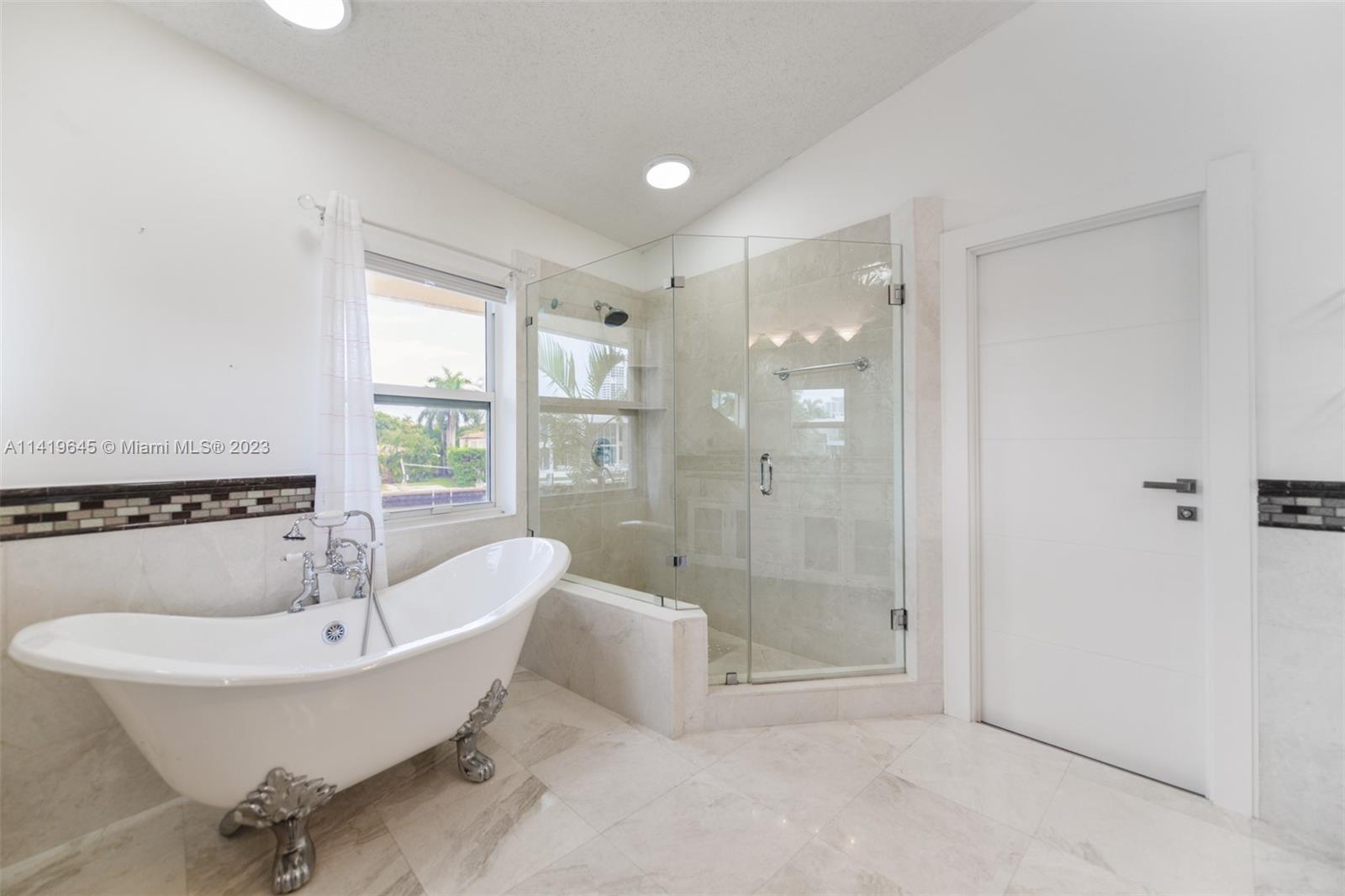 GOLDEN BEACH SEC E - Residential