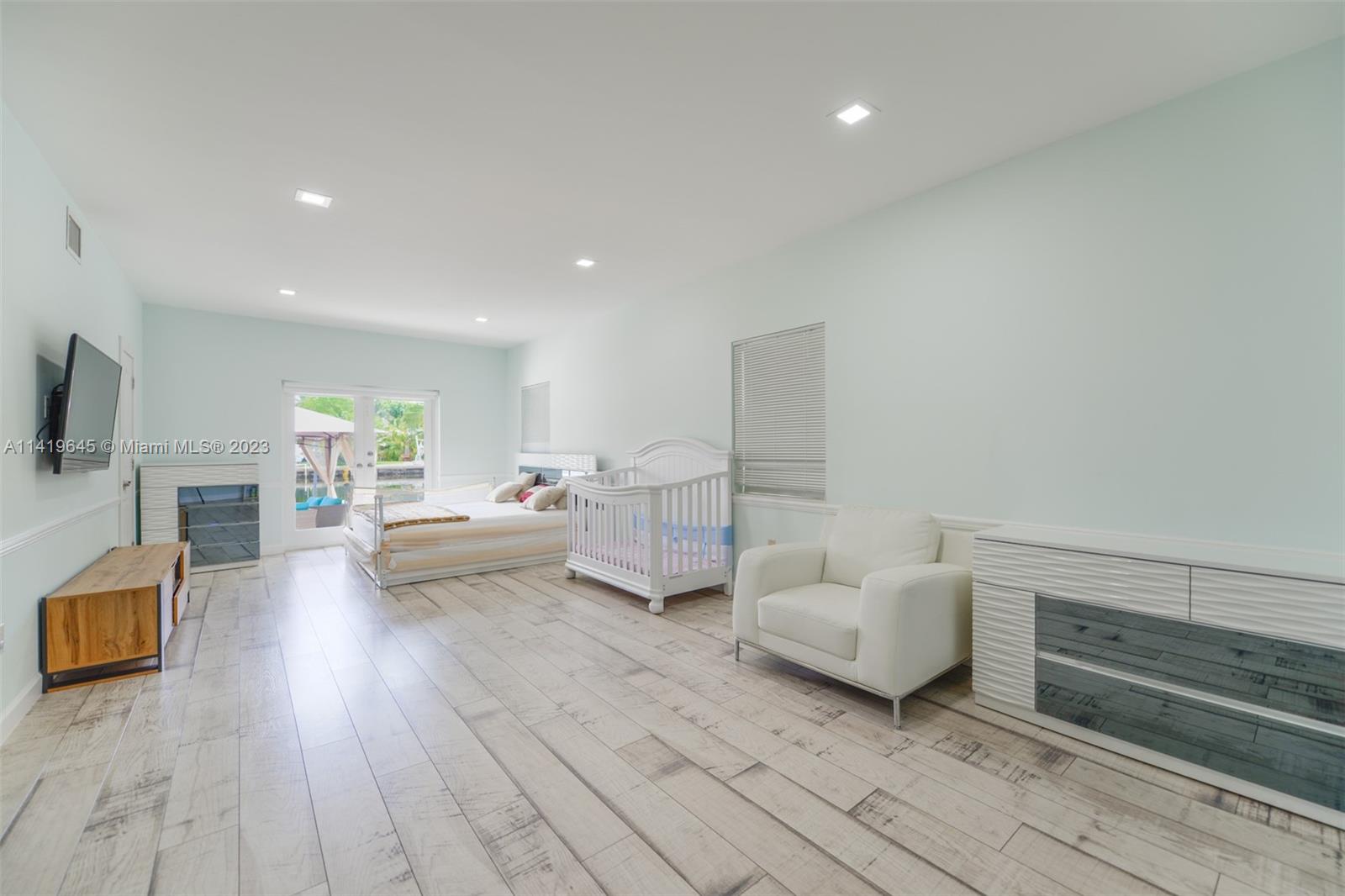 GOLDEN BEACH SEC E - Residential