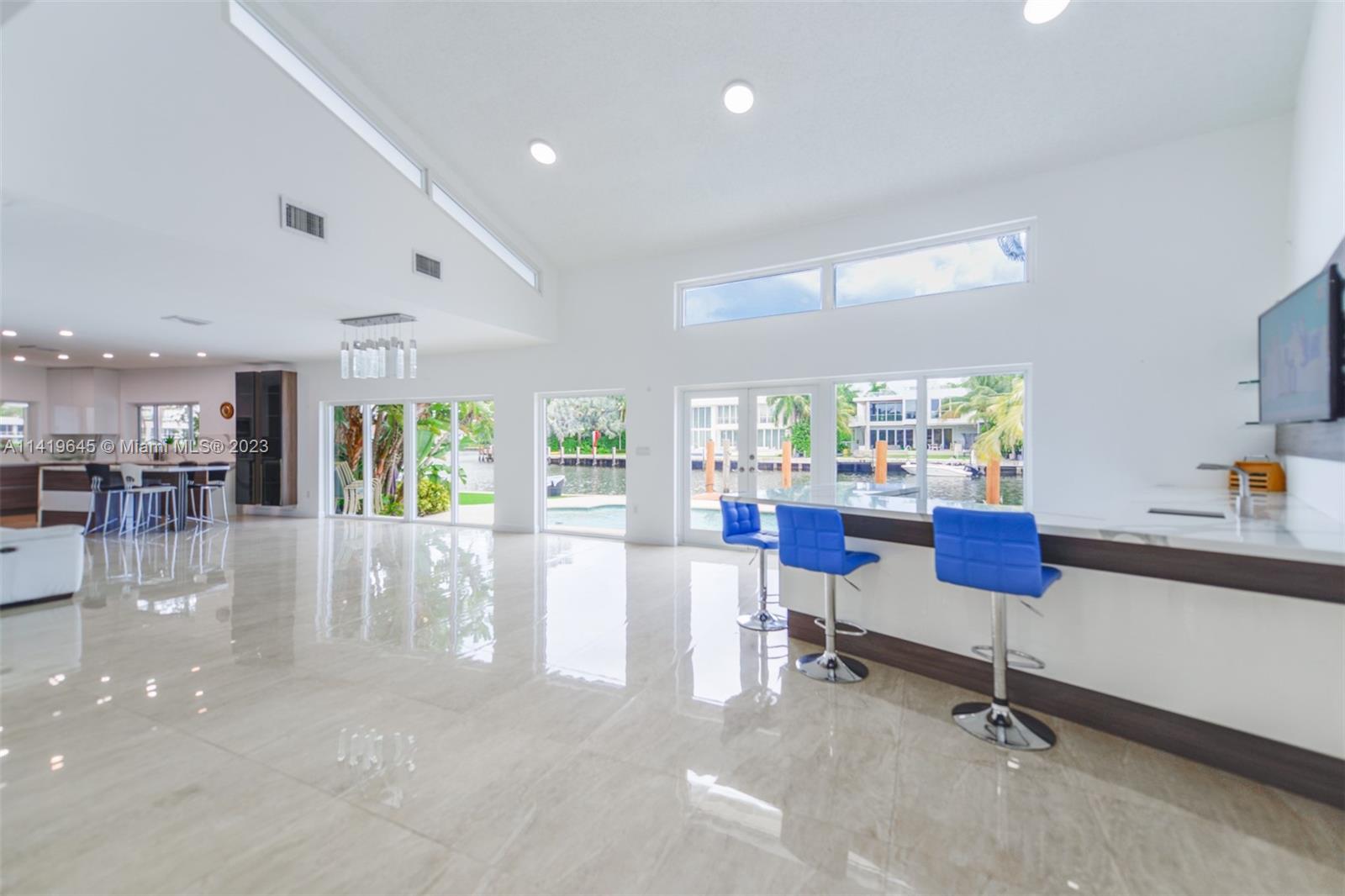 GOLDEN BEACH SEC E - Residential