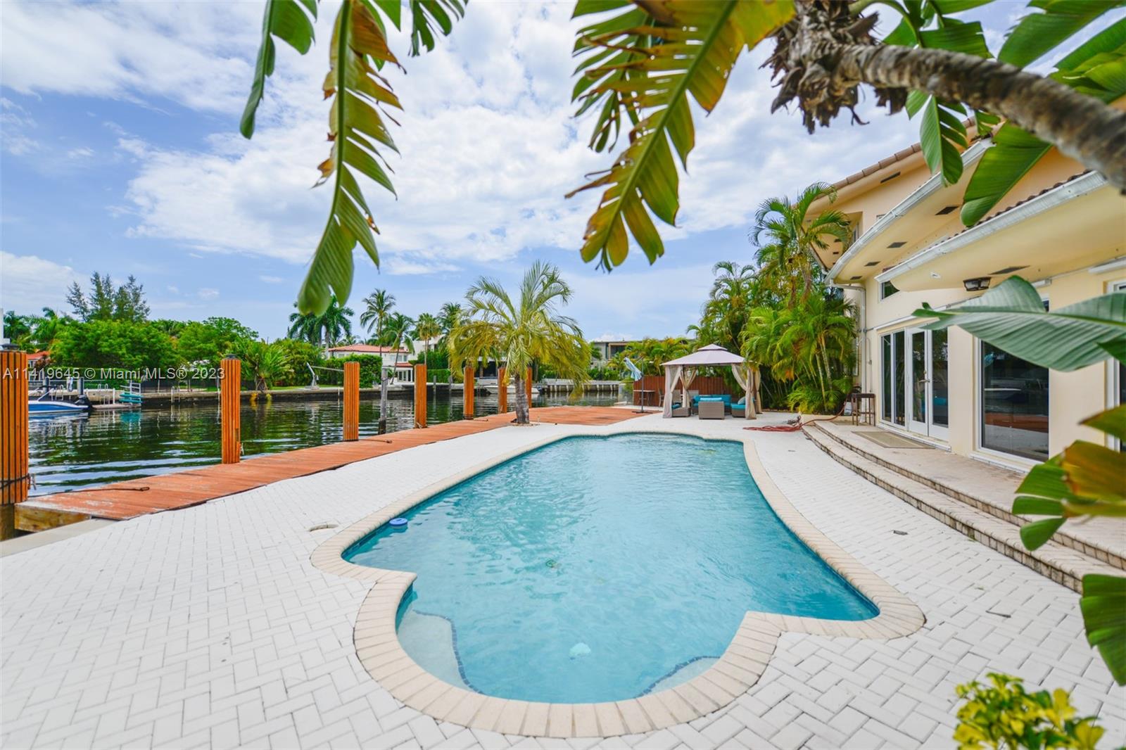 GOLDEN BEACH SEC E - Residential