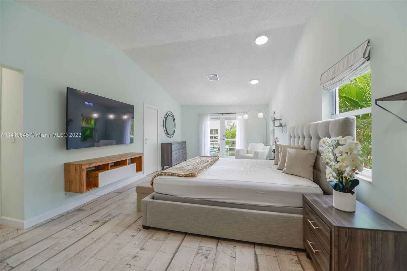 GOLDEN BEACH SEC E - Residential