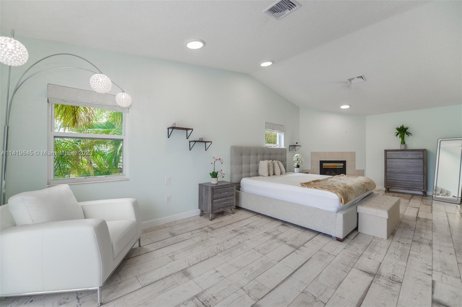 GOLDEN BEACH SEC E - Residential