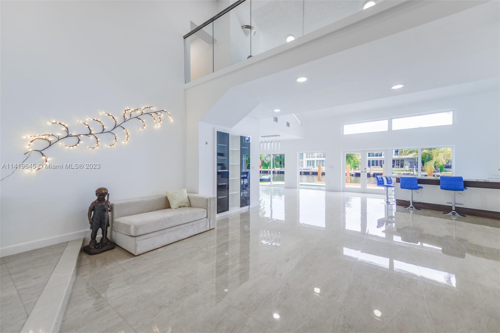 GOLDEN BEACH SEC E - Residential