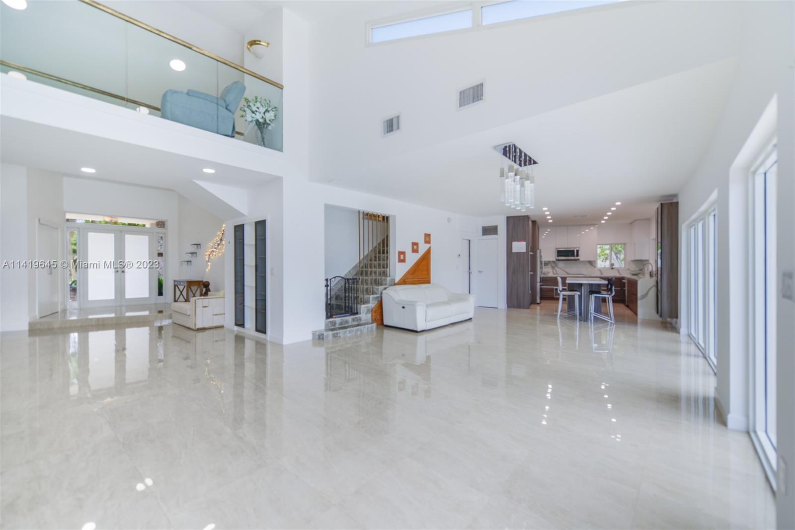 GOLDEN BEACH SEC E - Residential