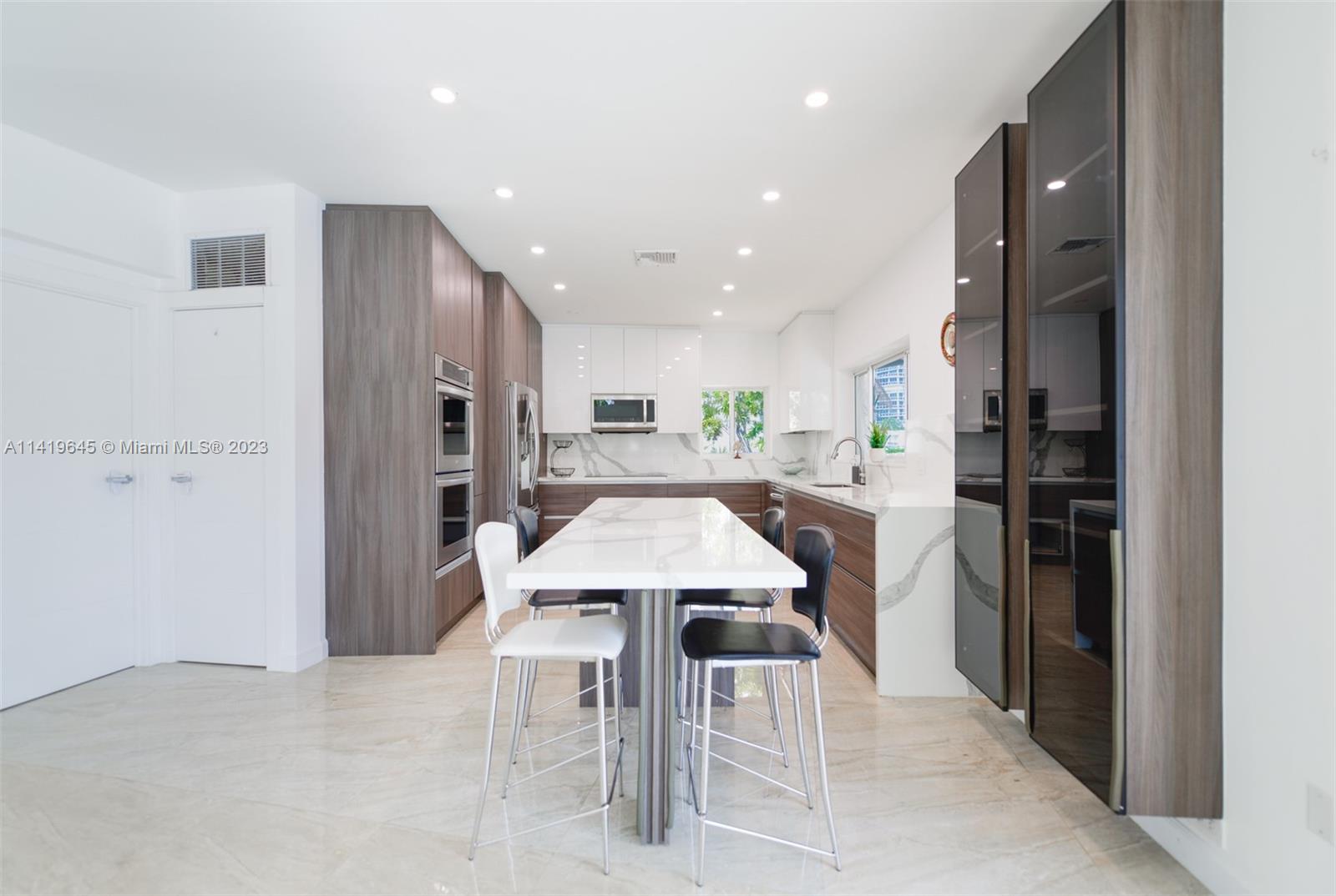 GOLDEN BEACH SEC E - Residential