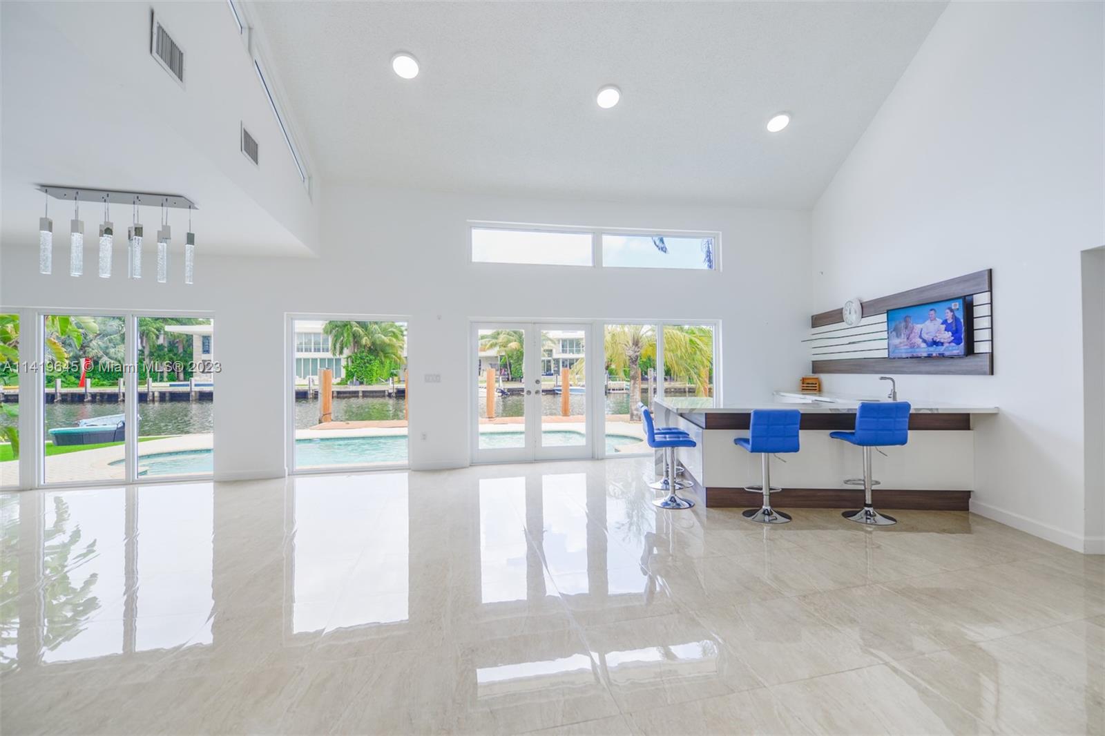 GOLDEN BEACH SEC E - Residential