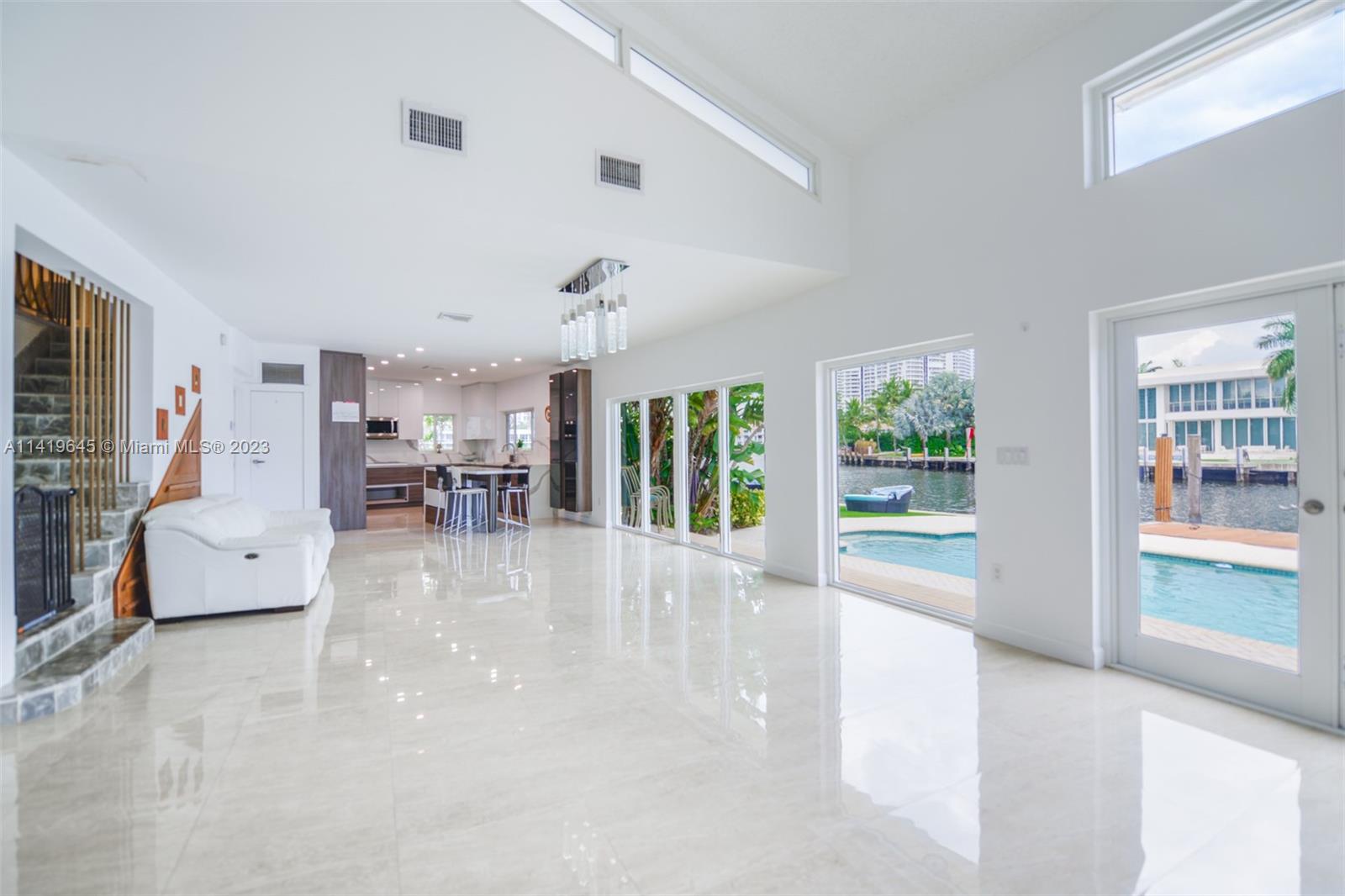 GOLDEN BEACH SEC E - Residential