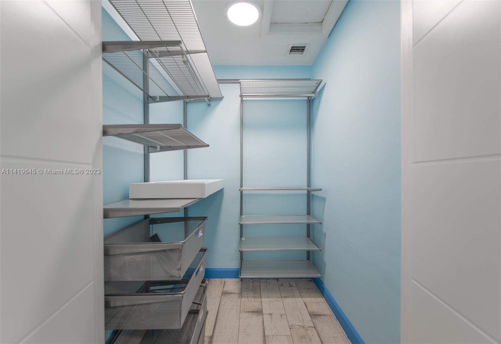 GOLDEN BEACH SEC E - Residential