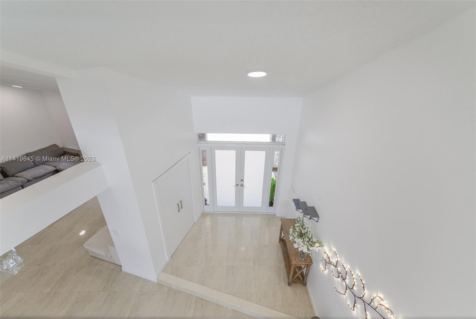 GOLDEN BEACH SEC E - Residential