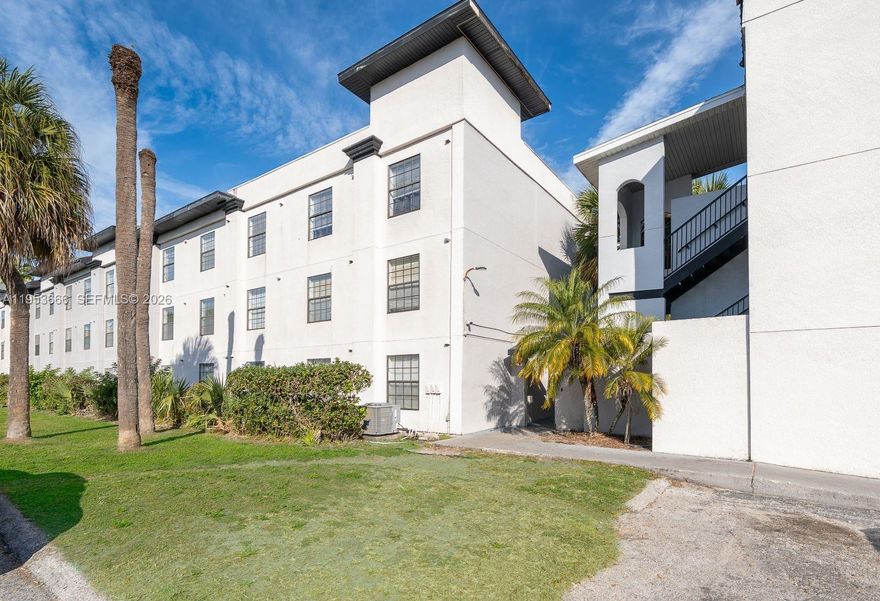 The unit offers a functional floor plan with natural light and comfortable living space. Located in an established community with convenient access to major highways, shopping, dining, Orlando International Airport, and area attractions. Suitable for owner-occupants or investment use. Easy access to employment centers and key transportation corridors. Community features and unit details to be verified by buyer.