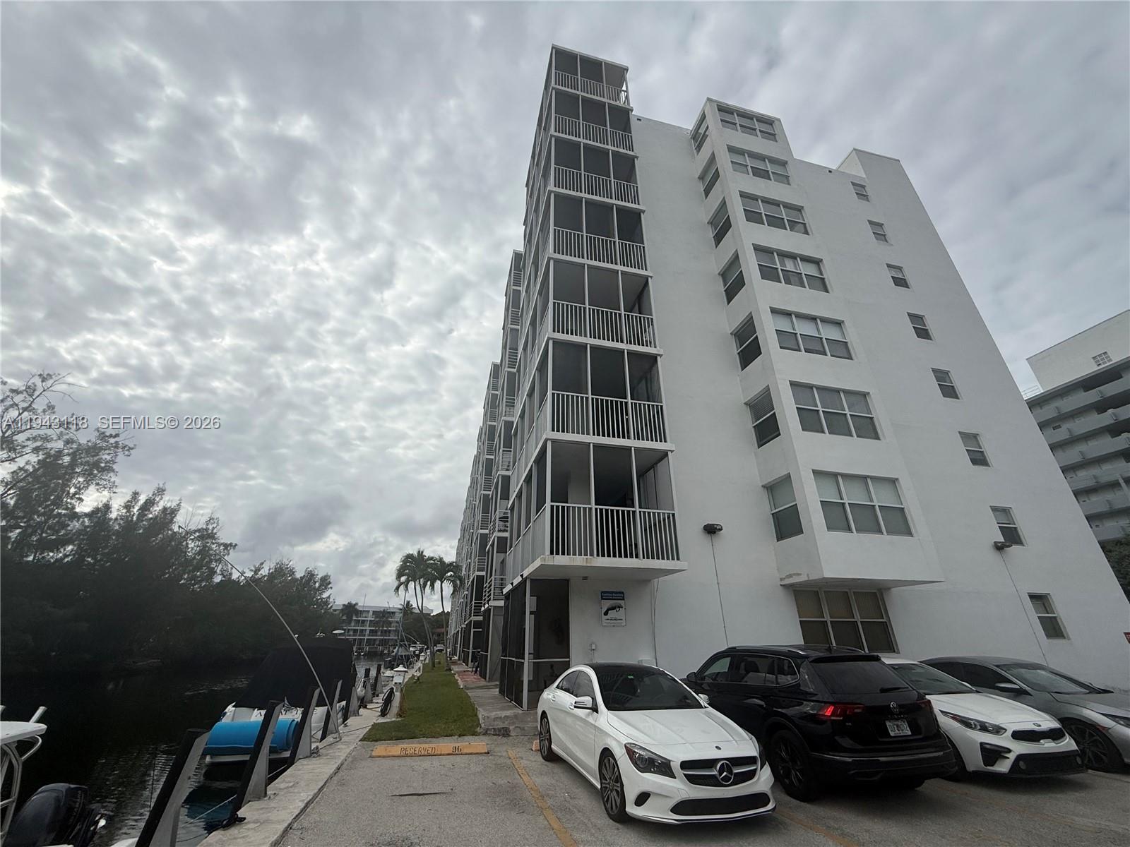 EASTERN SHORES WHITE HOUS - Residential