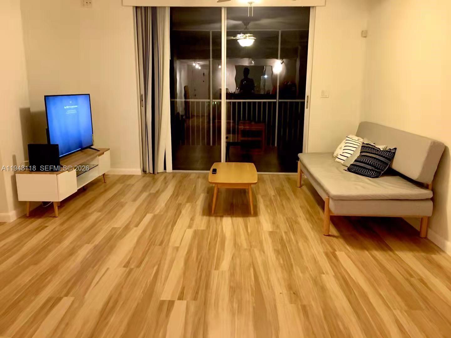 EASTERN SHORES WHITE HOUS - Residential