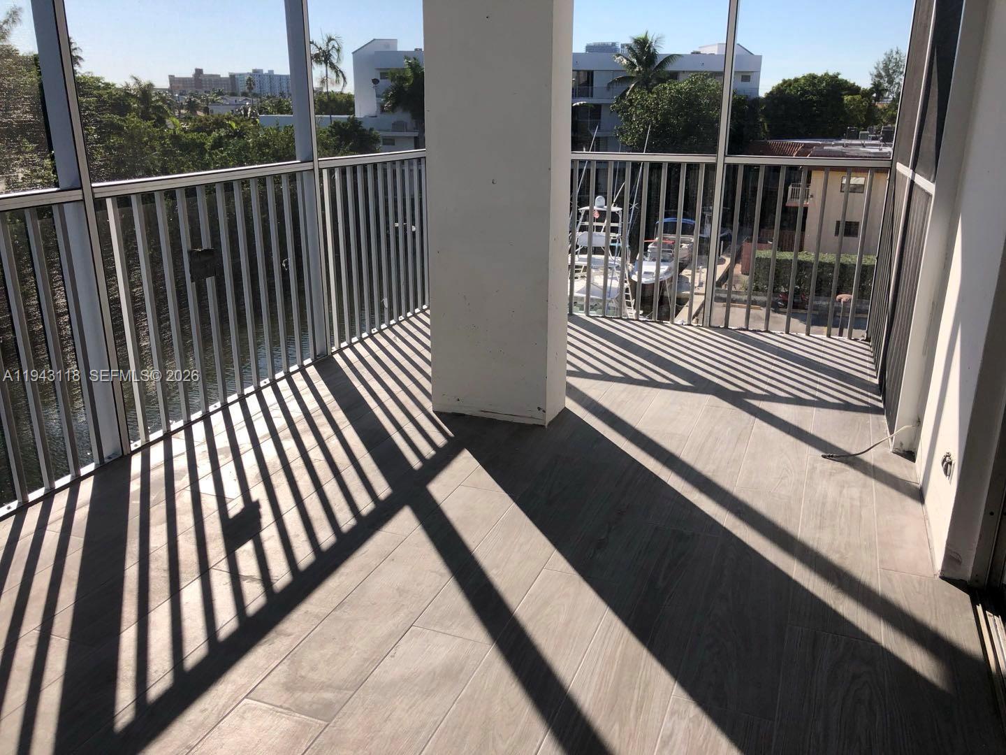 EASTERN SHORES WHITE HOUS - Residential