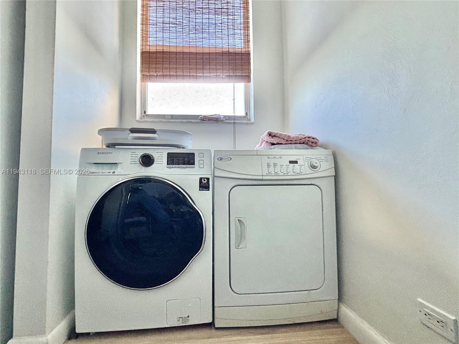 EASTERN SHORES WHITE HOUS - Residential