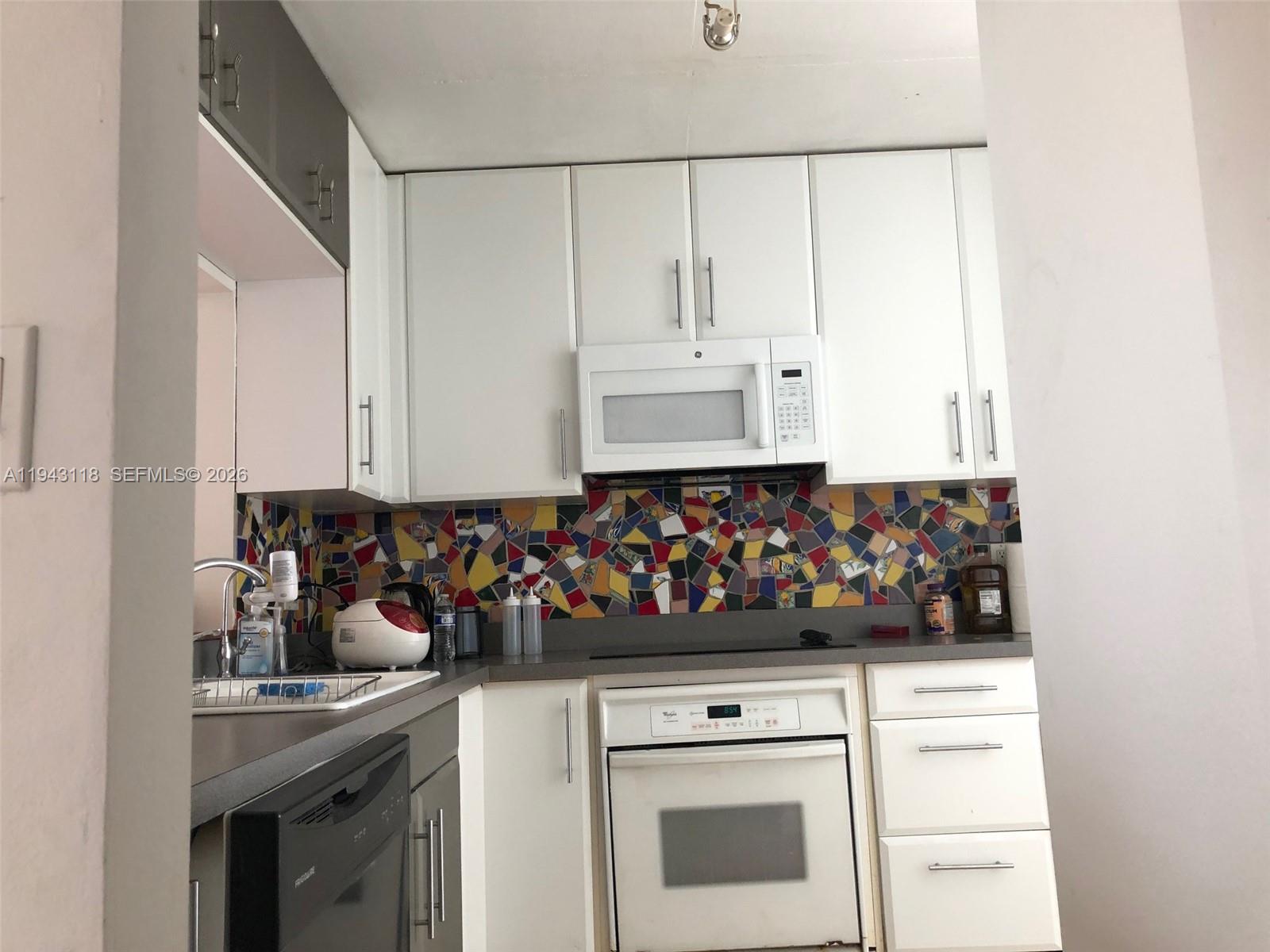 EASTERN SHORES WHITE HOUS - Residential