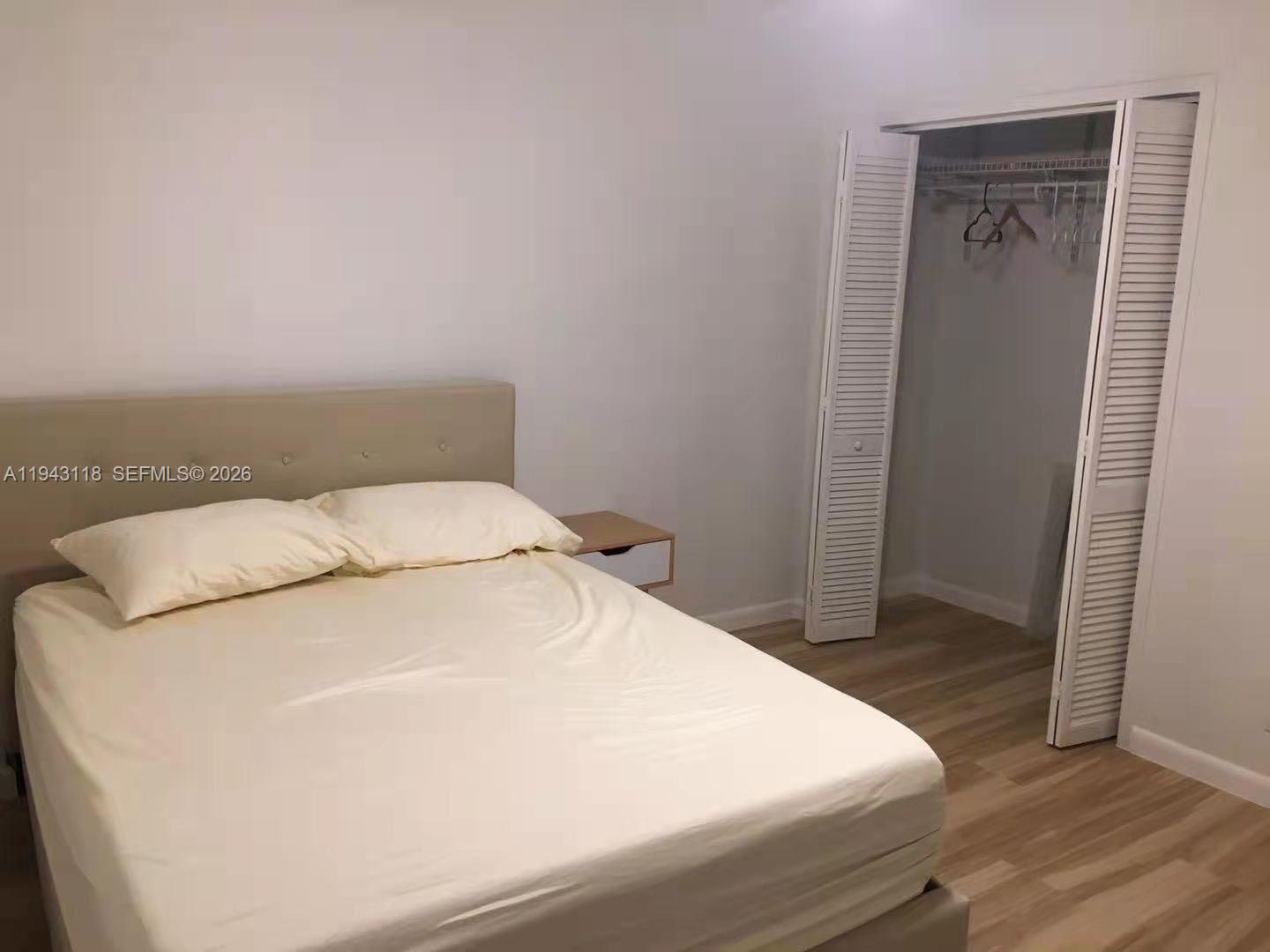 EASTERN SHORES WHITE HOUS - Residential