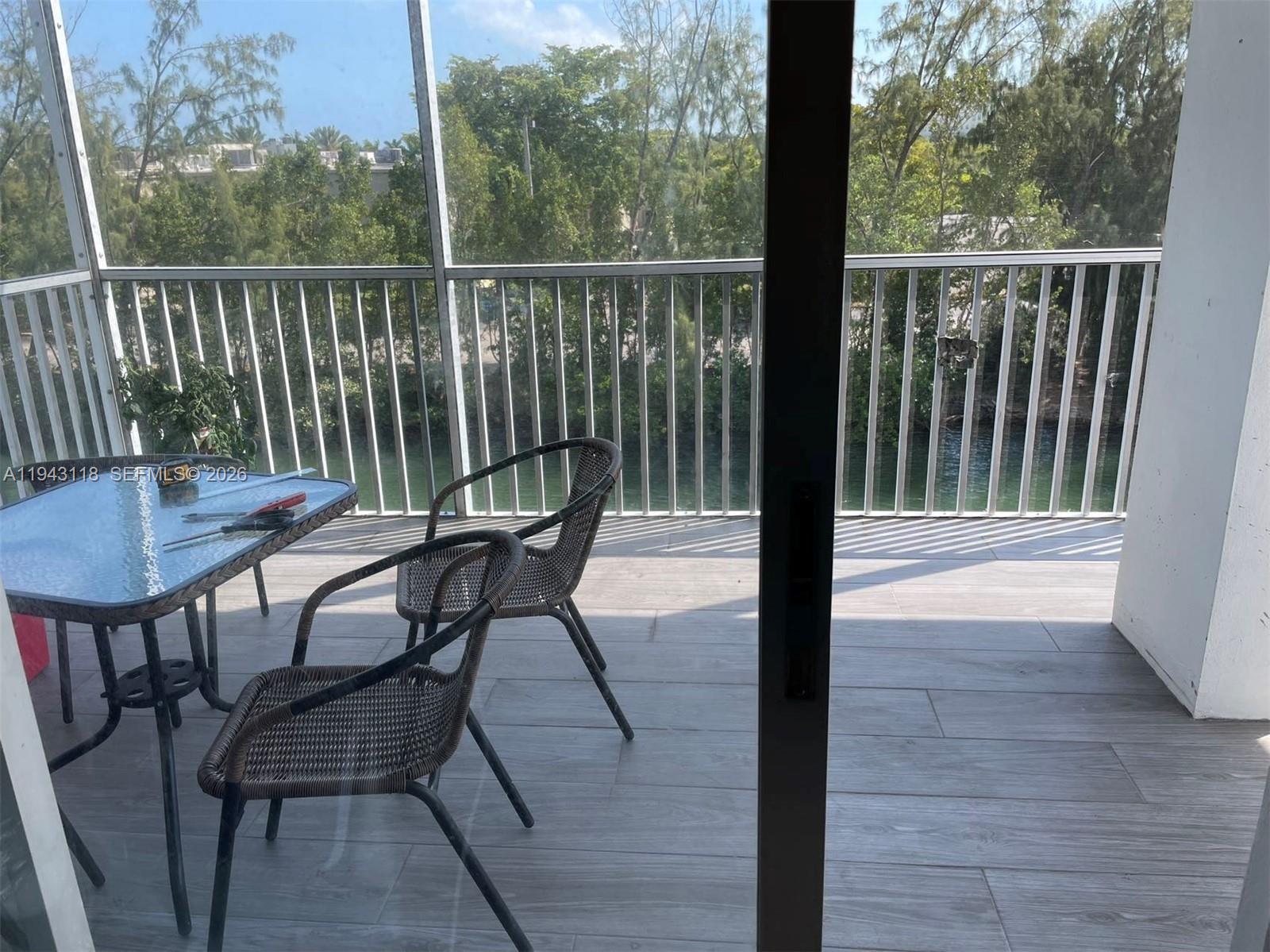 EASTERN SHORES WHITE HOUS - Residential