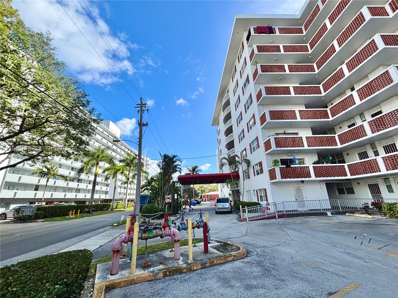 EASTERN SHORES WHITE HOUS - Residential