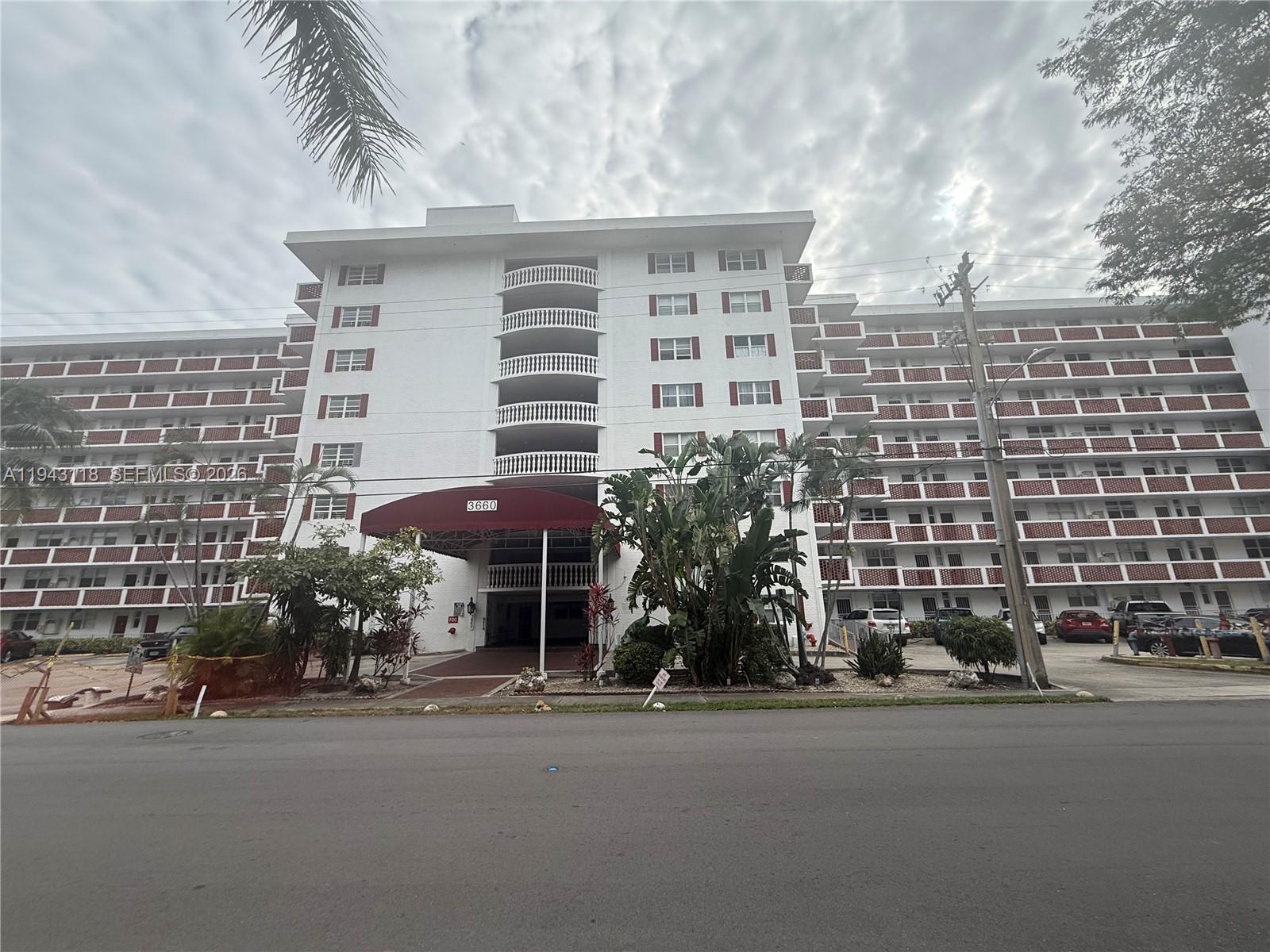 EASTERN SHORES WHITE HOUS - Residential