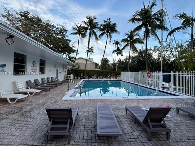 EASTERN SHORES WHITE HOUS - Residential