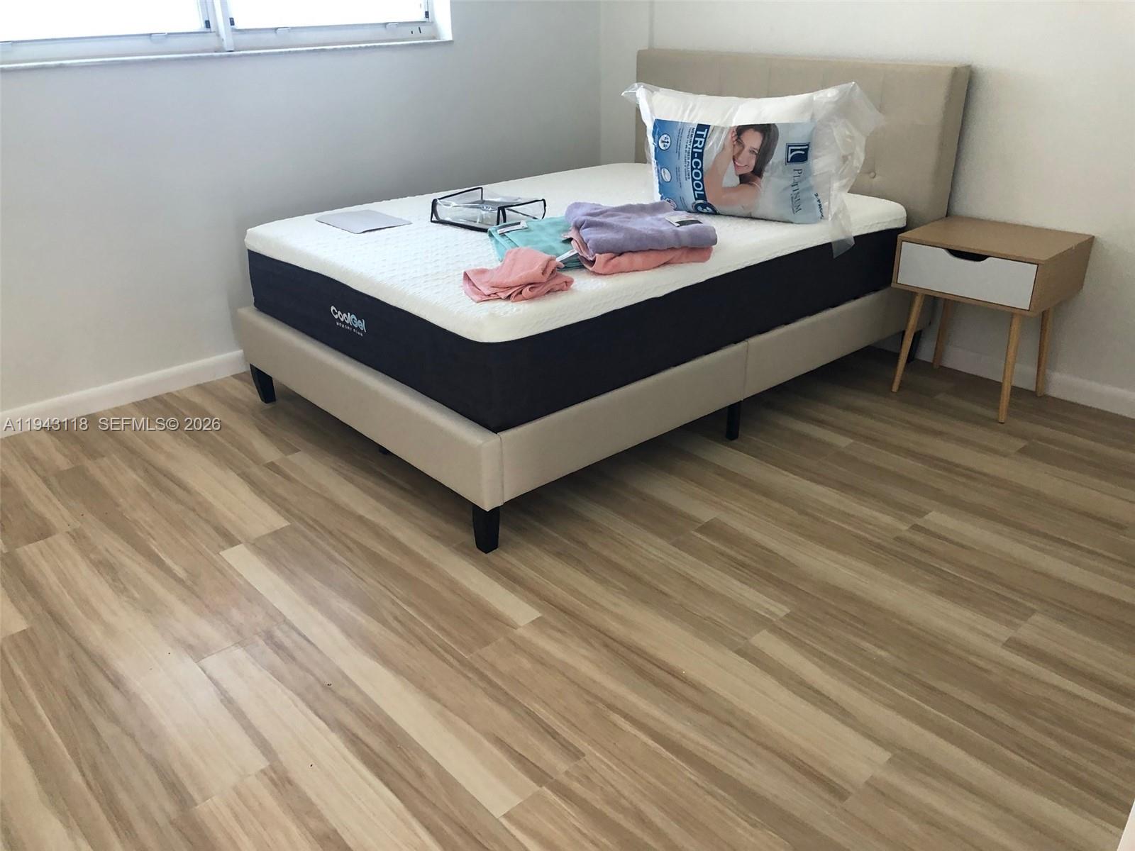 EASTERN SHORES WHITE HOUS - Residential