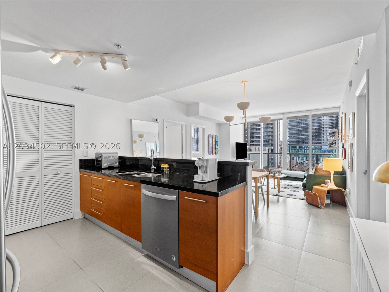 253 NE 2nd St 1801
