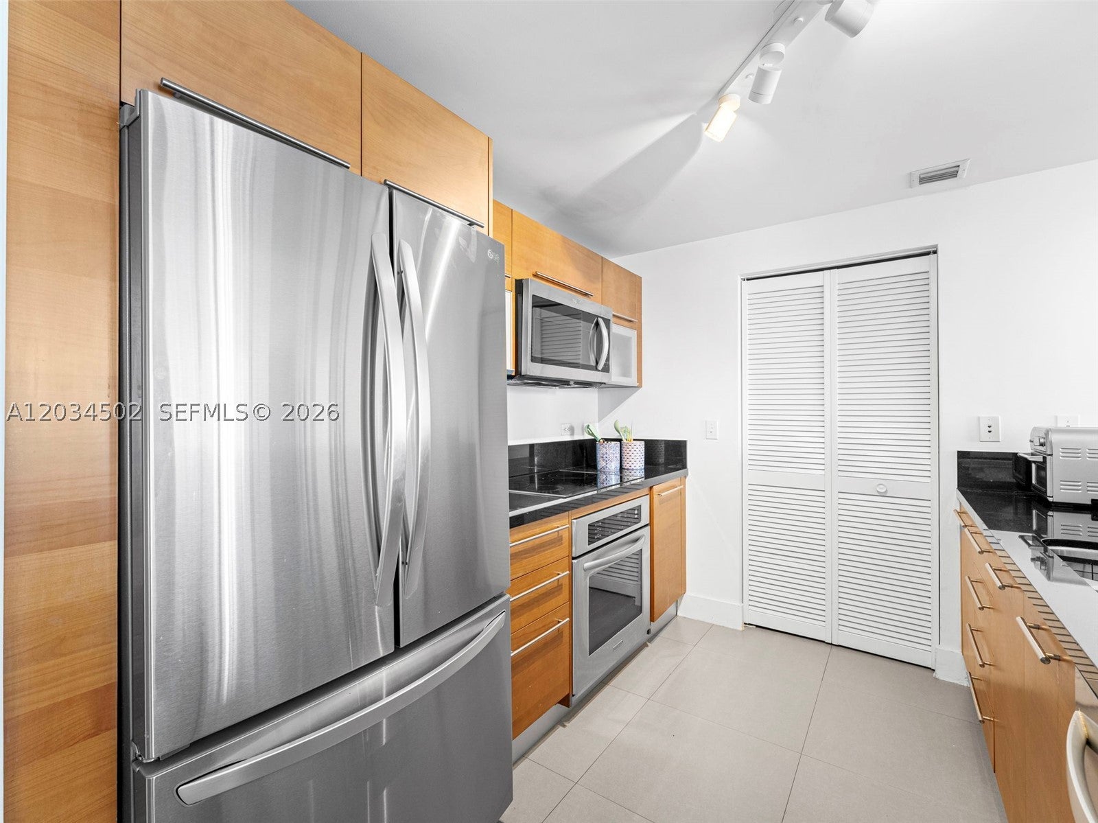 253 NE 2nd St 1801
