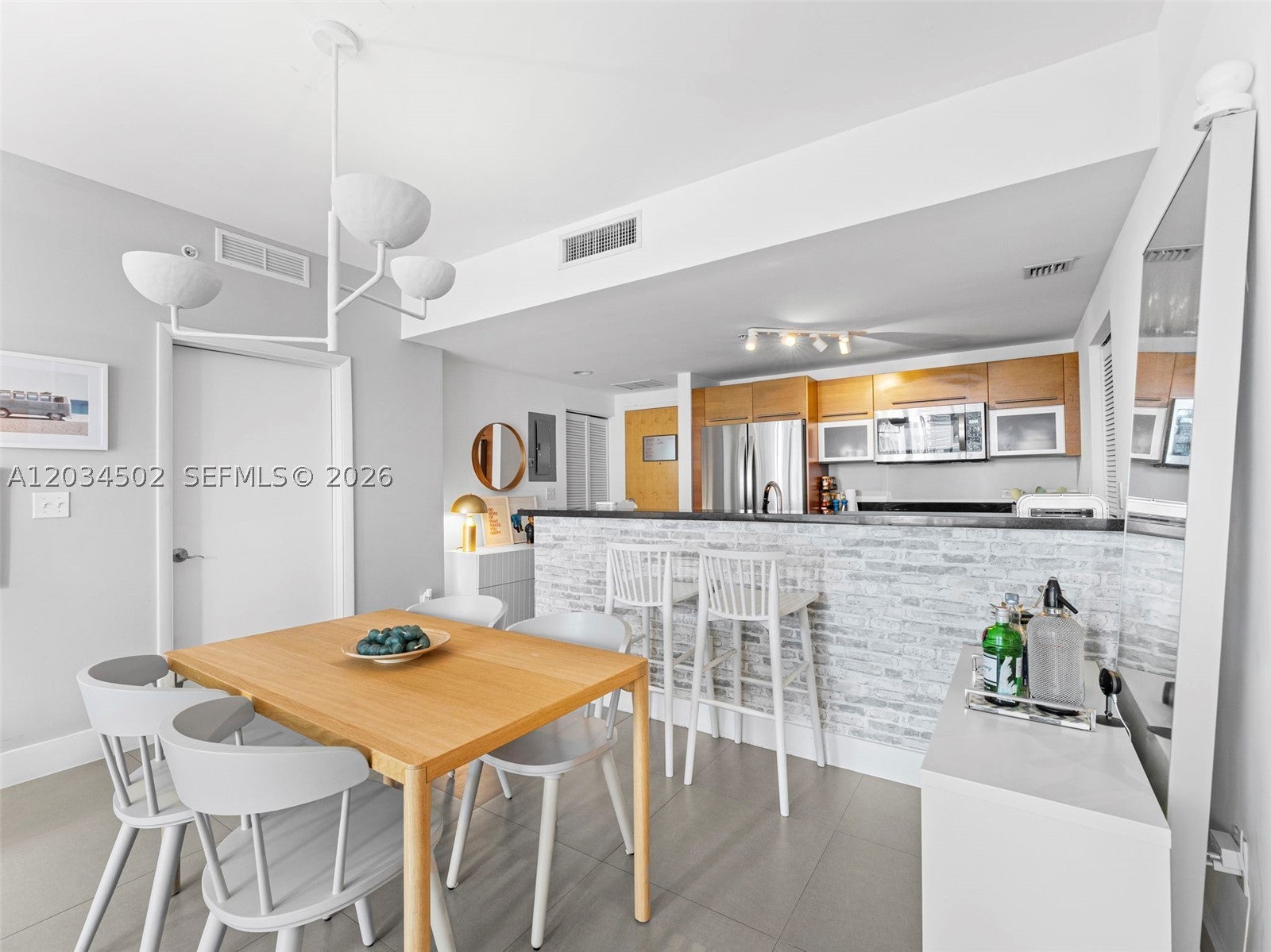 253 NE 2nd St 1801