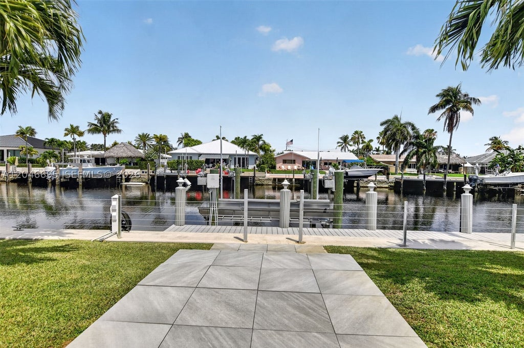 Photo of 966 SE 9th Ave, Pompano Beach, FL 33060 (MLS # A12046695)