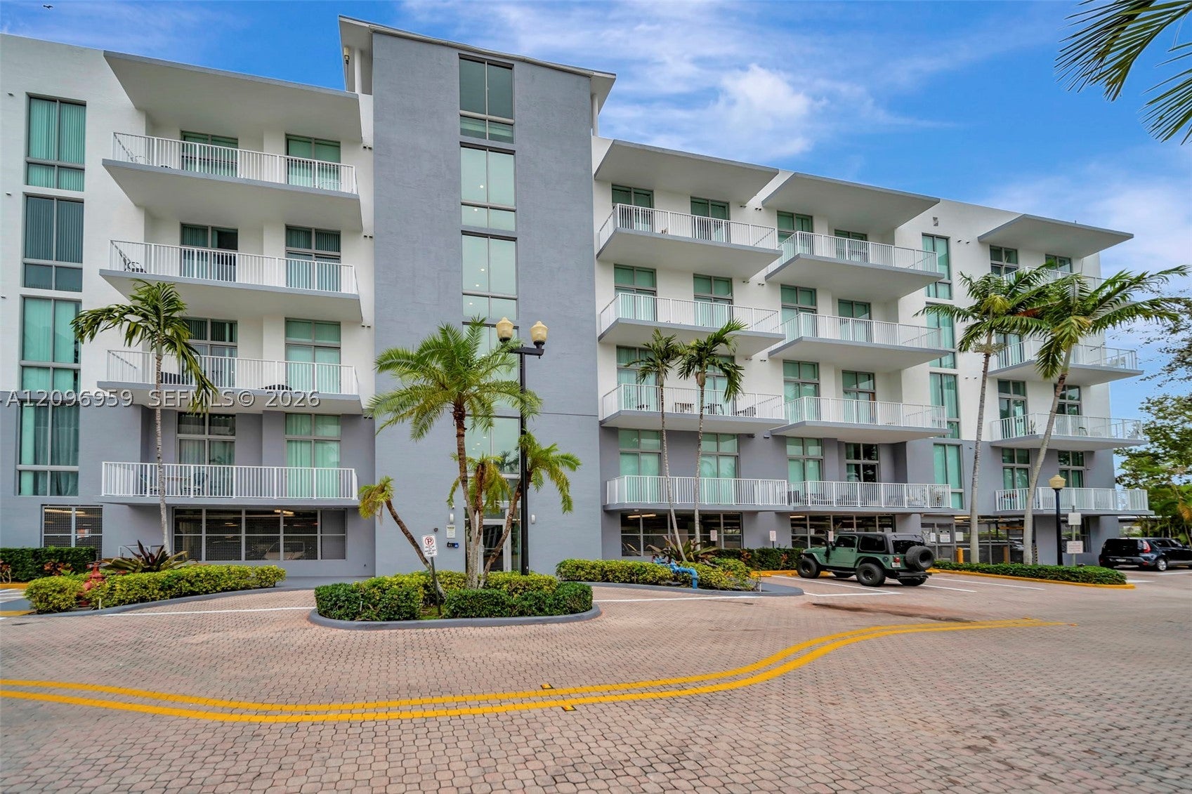 2100 Van Buren St 508
