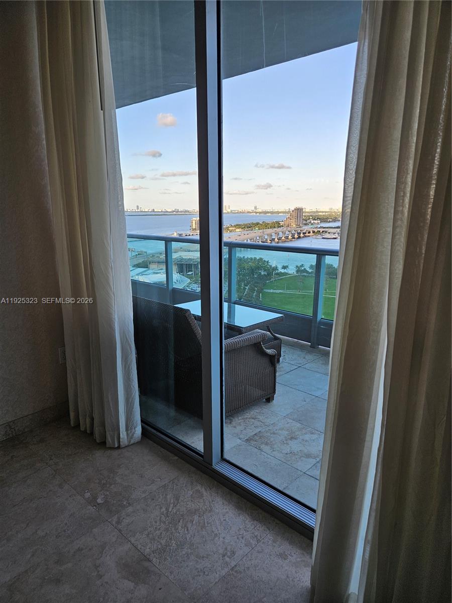 900 BISCAYNE BAY CONDO - Residential Lease