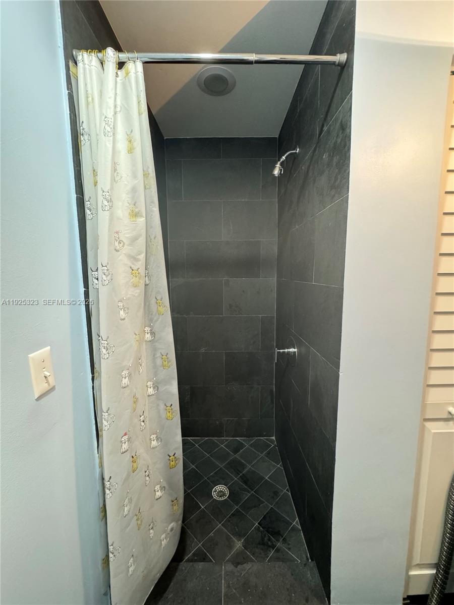 900 BISCAYNE BAY CONDO - Residential Lease