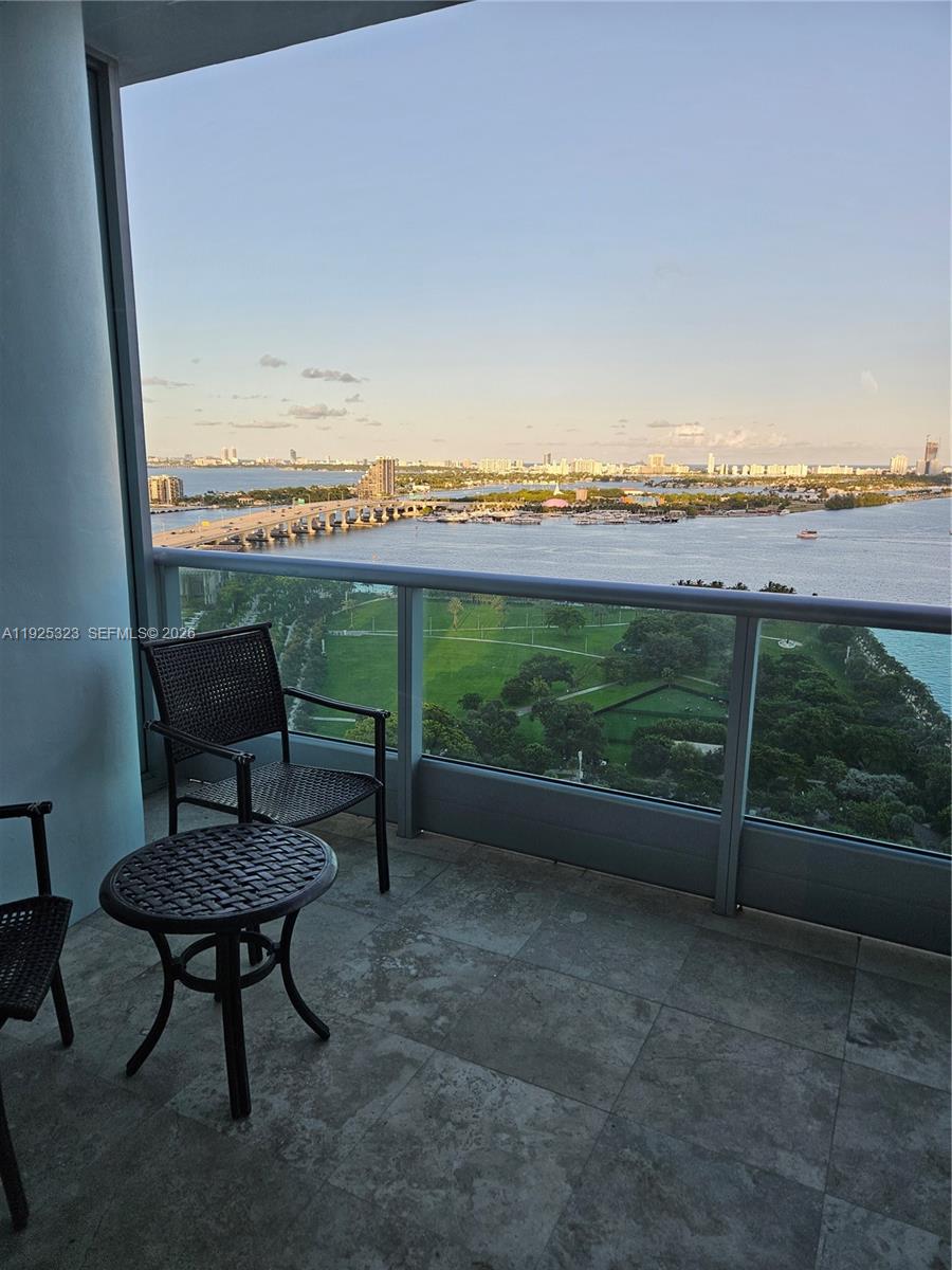 900 BISCAYNE BAY CONDO - Residential Lease