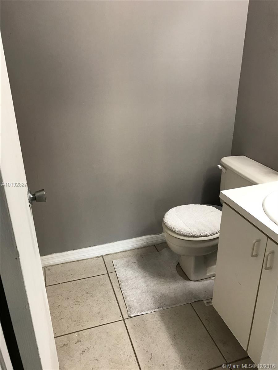 Gables II Twnhms Condo - Residential Lease