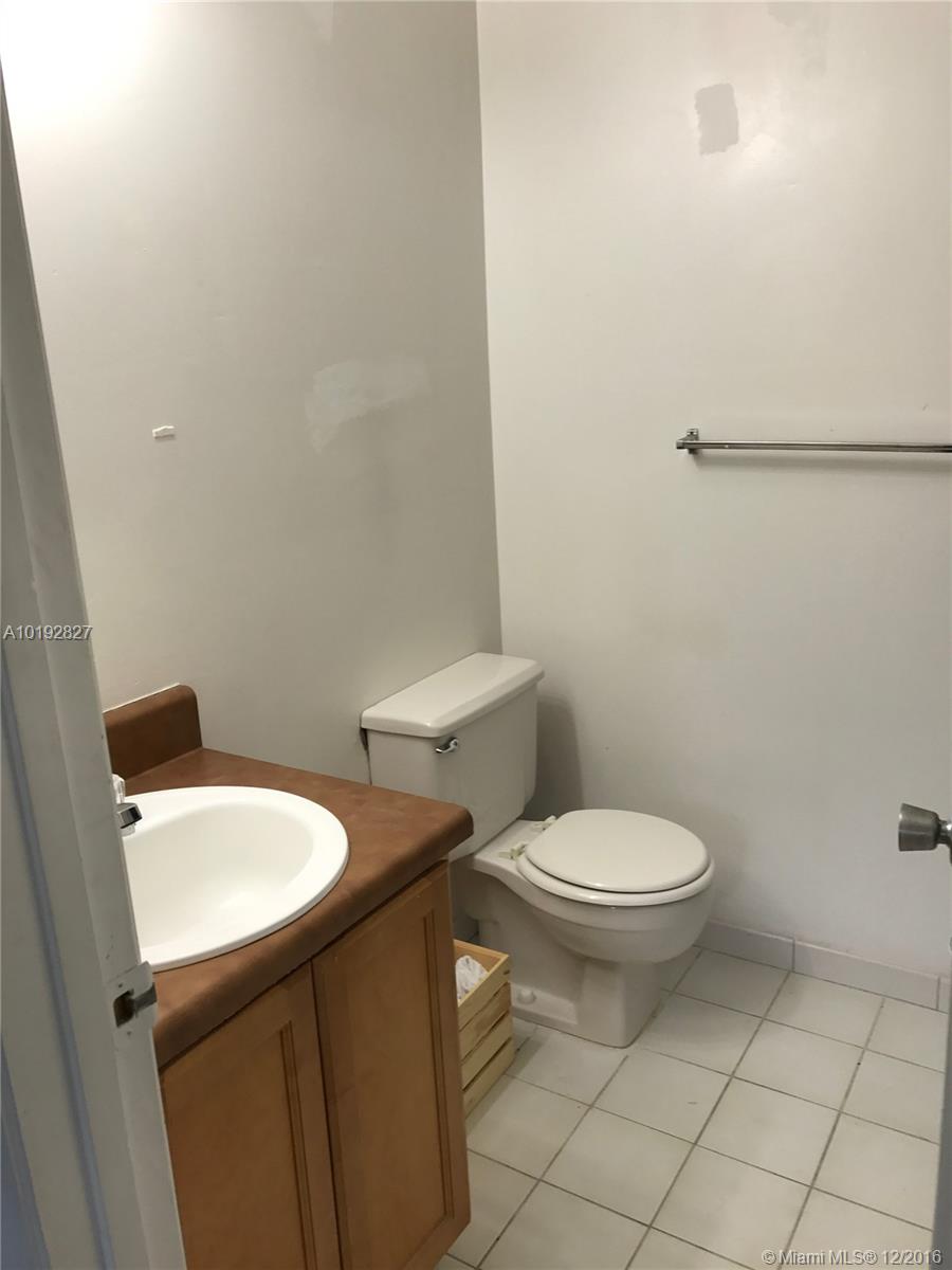 Gables II Twnhms Condo - Residential Lease