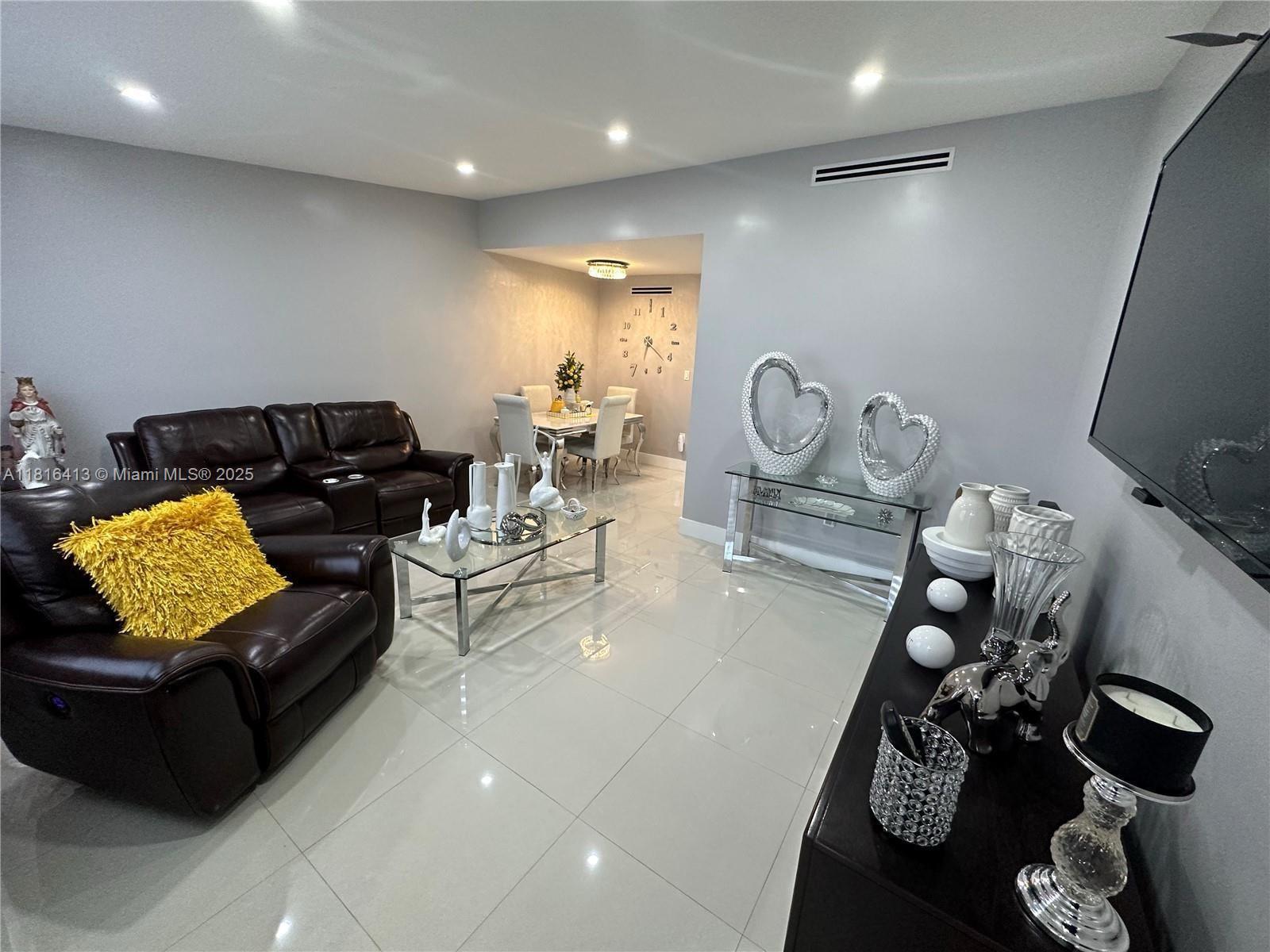 FOUNTAIN PK VILLAGE HOMES - Residential Lease