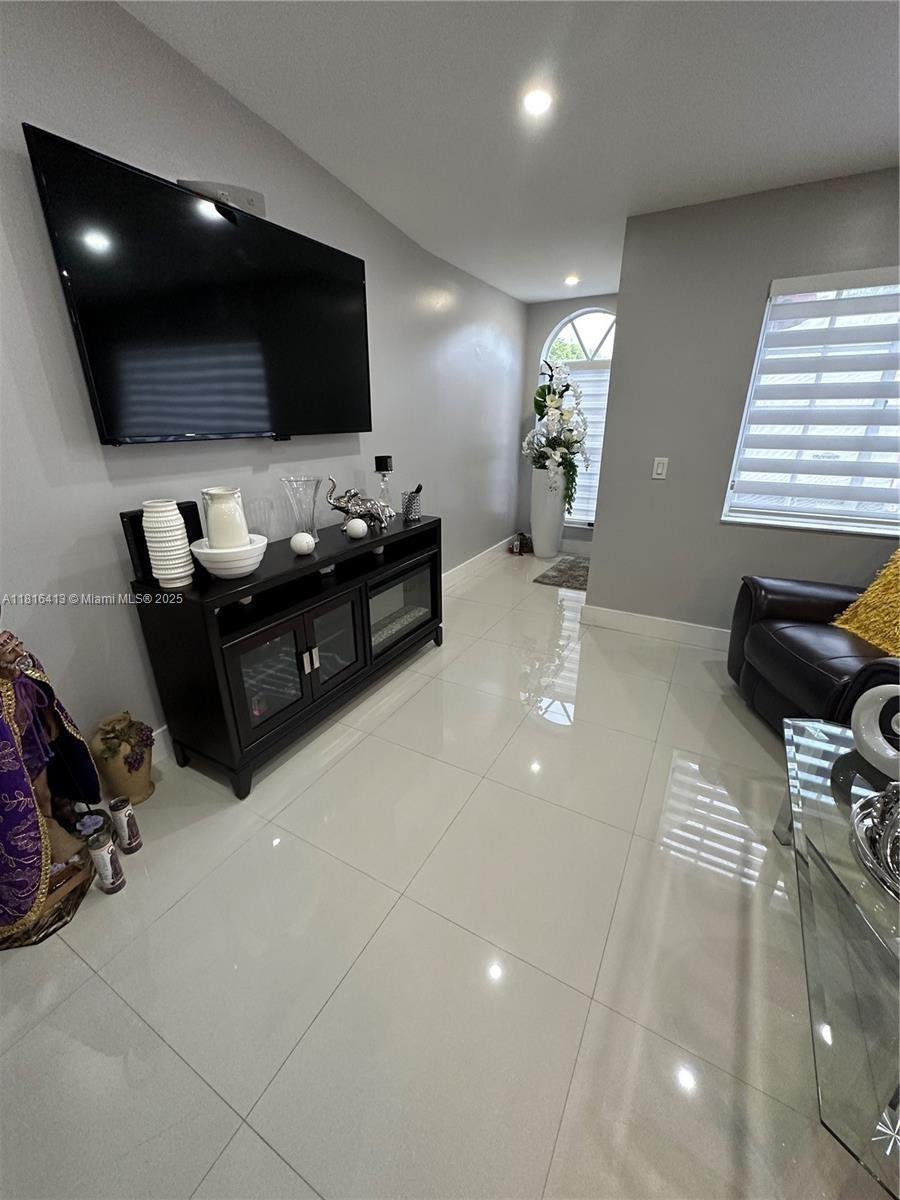 FOUNTAIN PK VILLAGE HOMES - Residential Lease