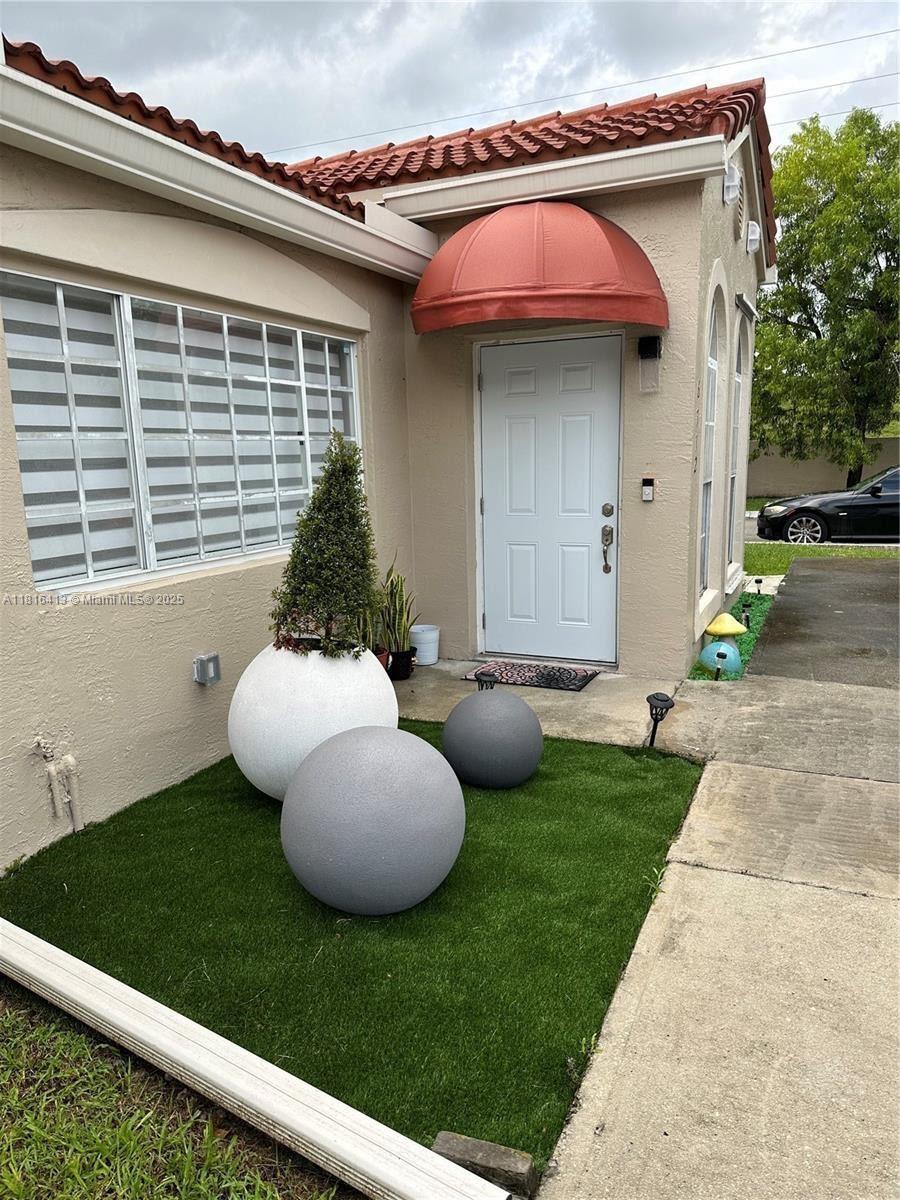 6712 Nw 166th Ter 304, Miami Lakes, Miami-Dade County, Florida - 2 Bedrooms  
2 Bathrooms - 