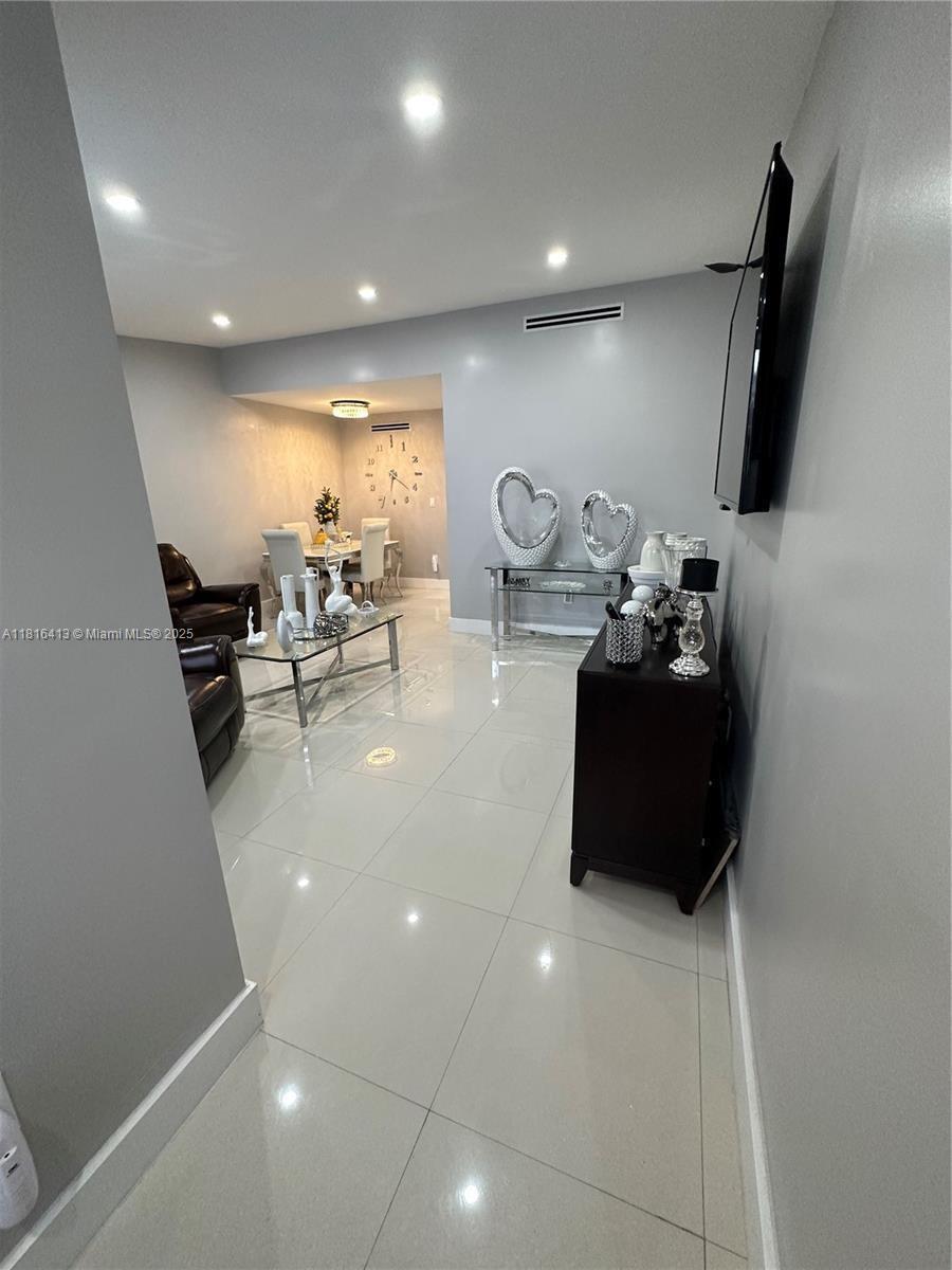 FOUNTAIN PK VILLAGE HOMES - Residential Lease