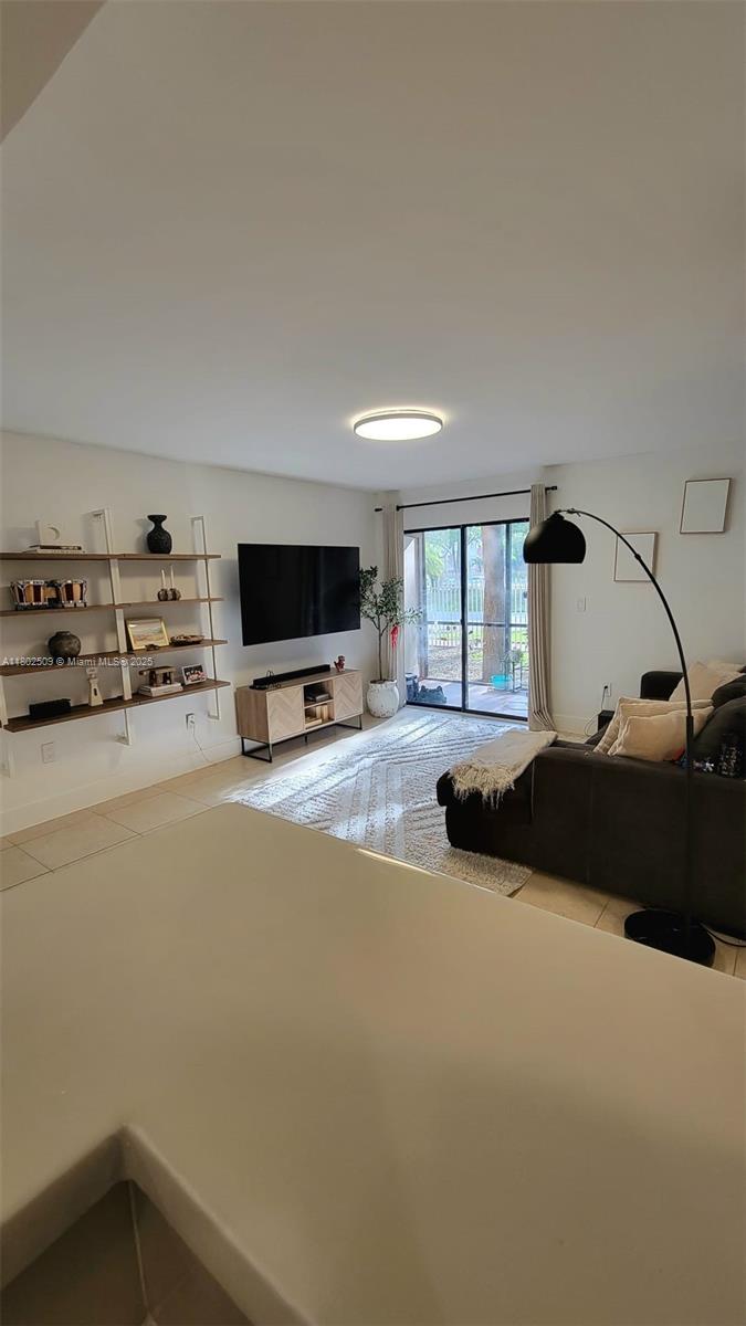 VISTA LAGO AT THE HAMMOCK - Residential