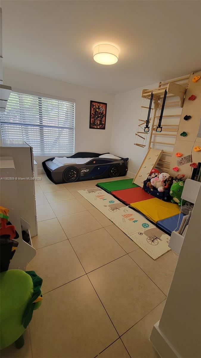 VISTA LAGO AT THE HAMMOCK - Residential