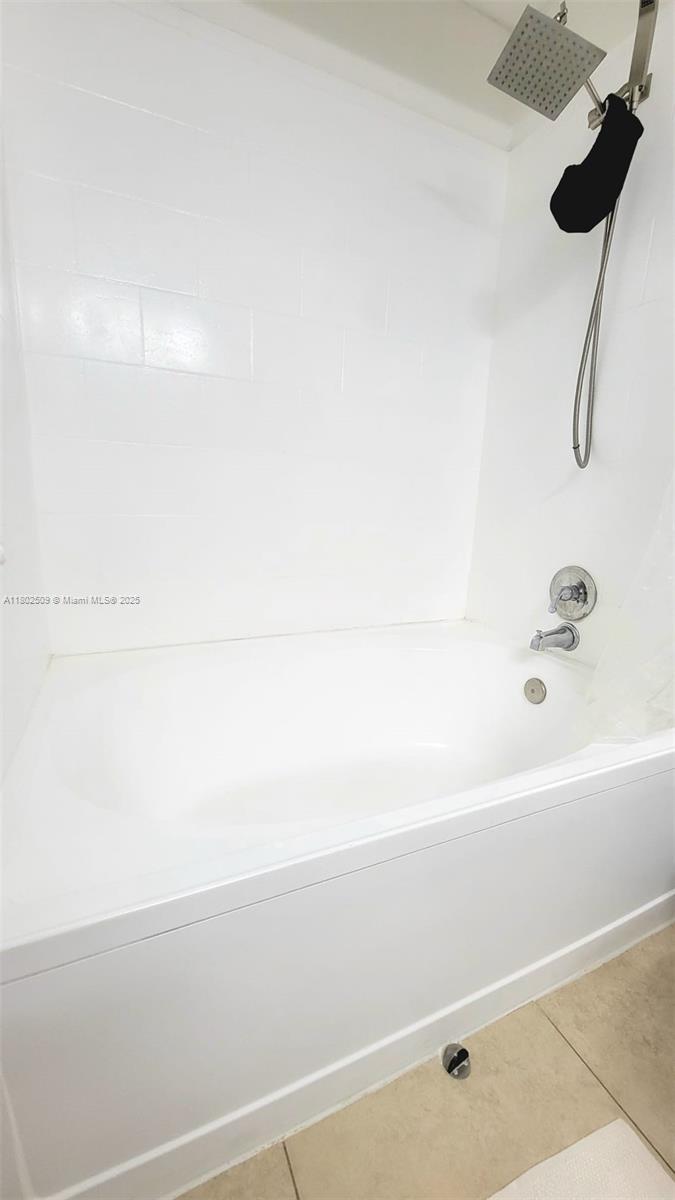 VISTA LAGO AT THE HAMMOCK - Residential