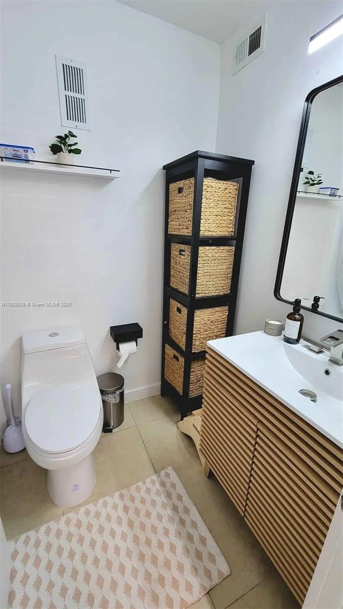 VISTA LAGO AT THE HAMMOCK - Residential